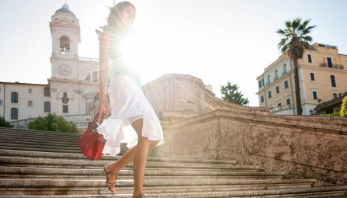 Lato 2022: Trendy odzieżowe, co nosić, a czego unikać